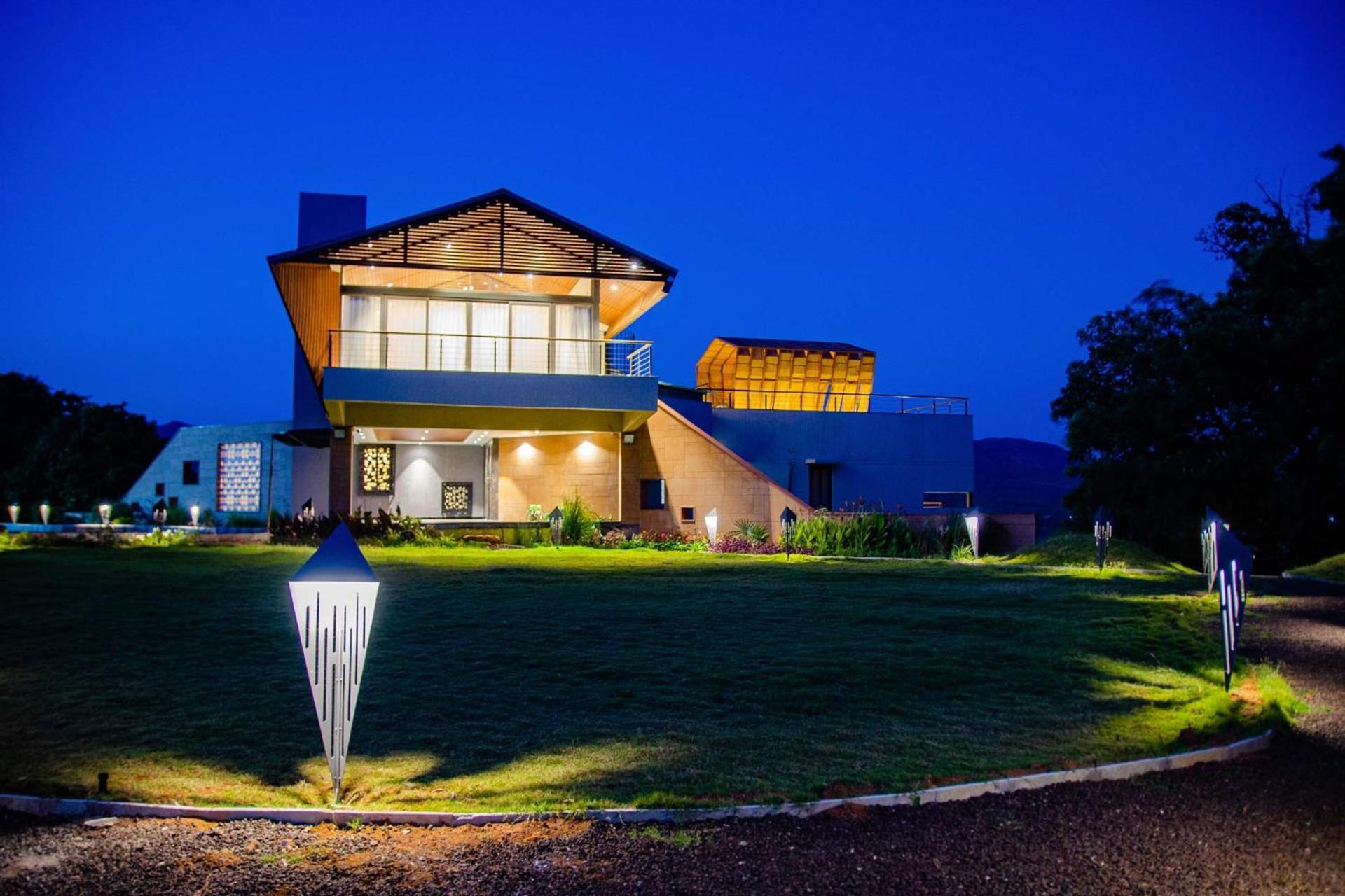 Pearl Lakeview Mansion By Stayvista - Lakeside Villa With Infinity Pool, Jacuzzi, In-House Theatre & Games Room Igatpuri Exterior foto
